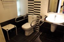 toilette pour personnes à mobilité réduite bordeaux